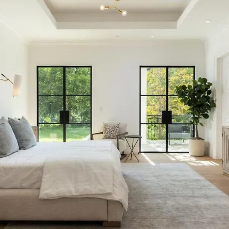 Georgian Modern White Brick Compound With A Beautiful And Clear Pool * Ardea