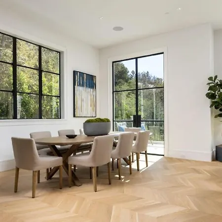 Georgian Modern White Brick Compound With A Beautiful And Clear Pool * Ardea